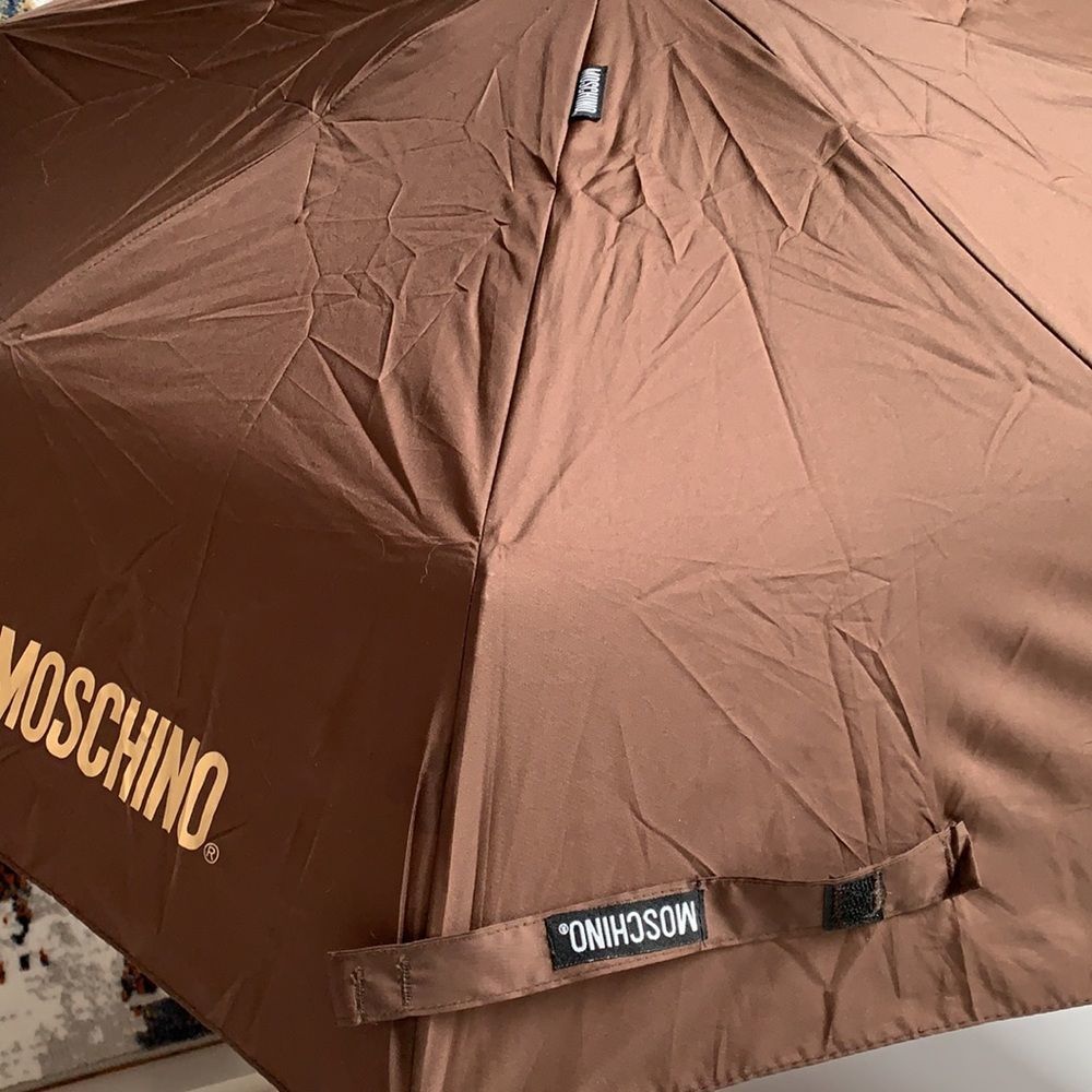 Moschino brown 35” travel umbrella - Picture 4 of 8